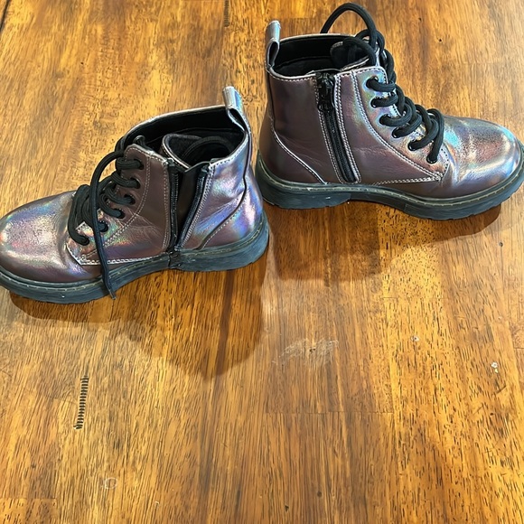 Art Class Little Girl Metallic Chelsea Combat Boots Zipper EUC - Picture 3 of 4